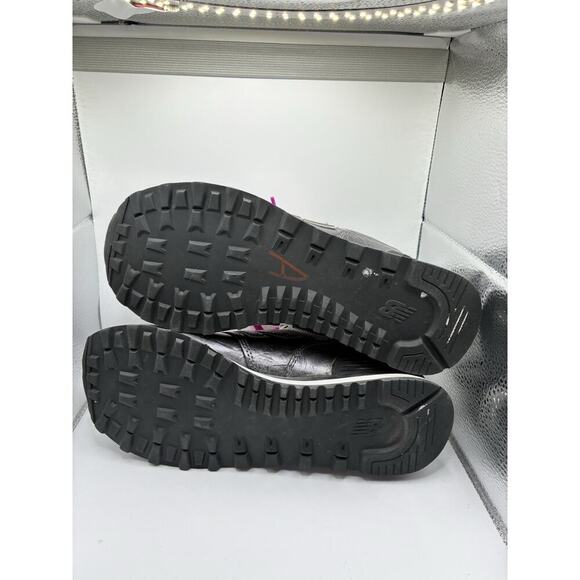 New Balance 574 Women’s Sneakers Metallic Silver Sz 7.5 Trainers Walking Comfort - Picture 5 of 6
